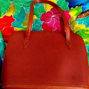 Epi Lusaac Louis Vuitton Handbag
